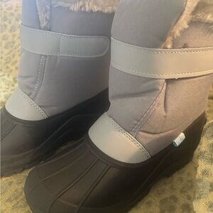 ZOOGS Gray and Black Snow Boots Youth Big Kid Sz 5 NWT
